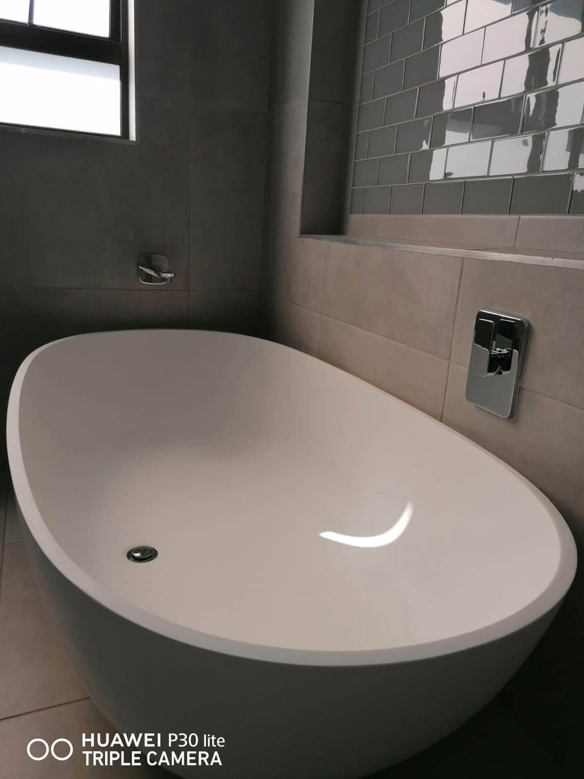 Modern freestanding bathtub install